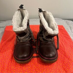 Pajar Waterproof Boots with White Lining